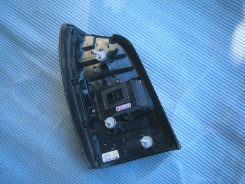 CADILLAC DEVILLE TAILLIGHT RIGHT TAIL LAMP FACTORY OEM 2000 01 02 03 04 05 RIGHT - Picture 4 of 5