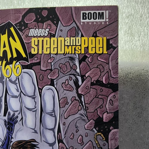 DC BATMAN 66 MEETS STEED AND MRS PEEL #3 - Picture 3 of 15