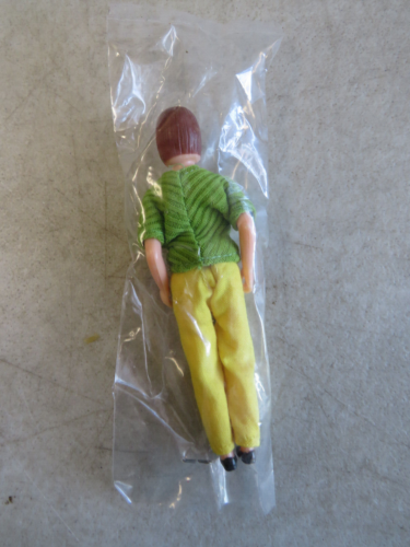 1970'S TONKA WINNEBAGO CAMPER PEOPLE FIGURE MOM/FEMALE YELLOW PANTS GREEN SHIRT - Picture 2 of 2