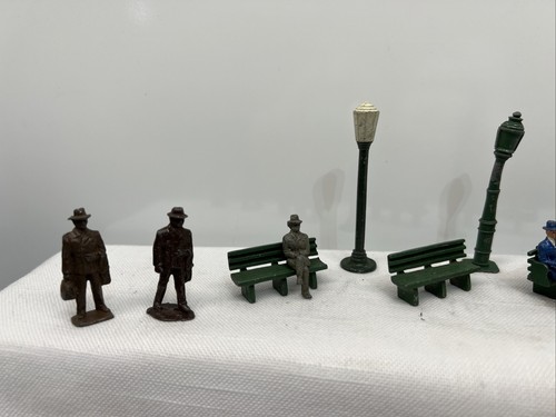 DIECAST "0" SCALE RAILROAD FIGURES PLUS OTHERS 40 PLUS FIGURES - Picture 6 of 9