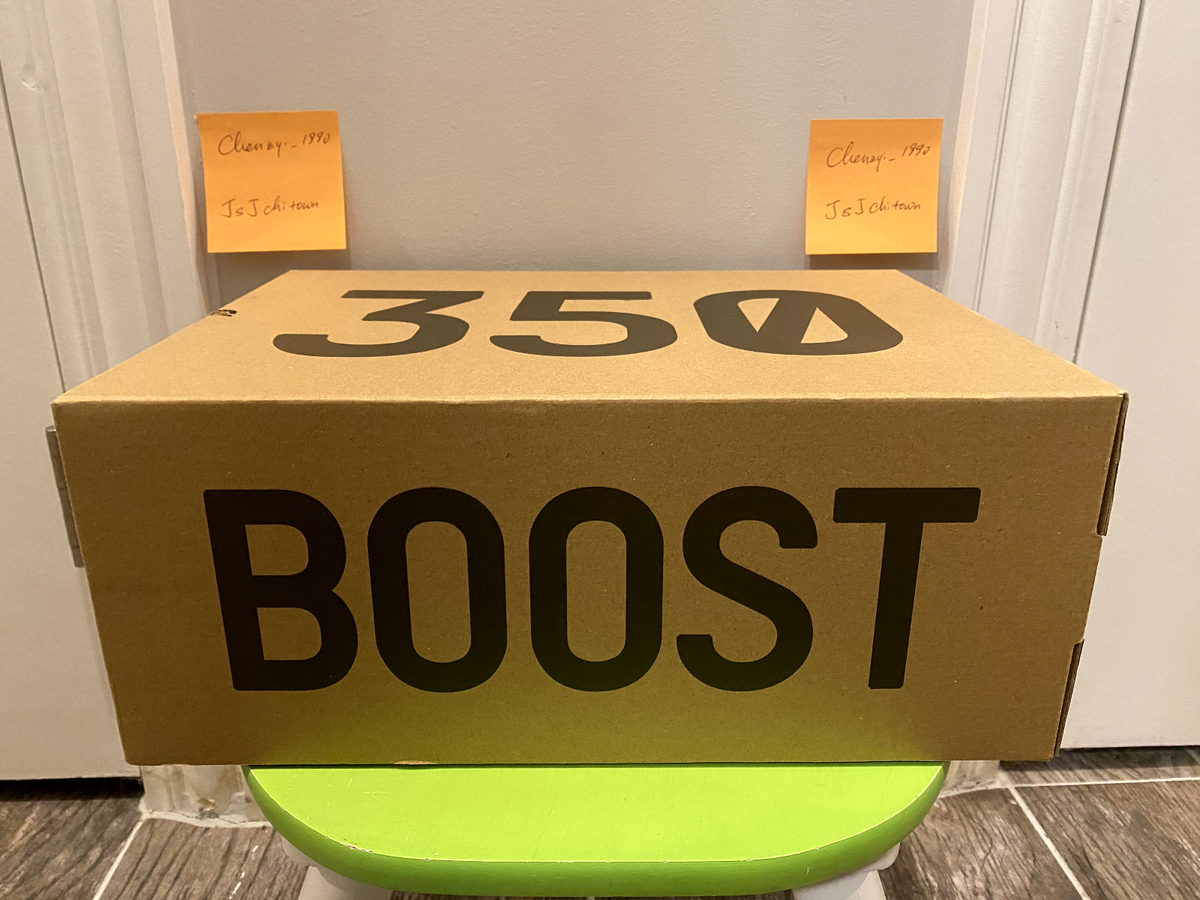 Adidas Yeezy Boost 350 V2 Cloud White Non-Reflective Size 10 Adidas Yeezy Boost 350 V2 Cloud White Non-Reflective Size 10