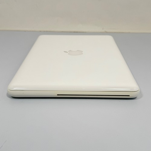 MacBook 13" White Unibody LED Backlit Widescreen Notebook A1342 2009 WORKS - Picture 4 of 10