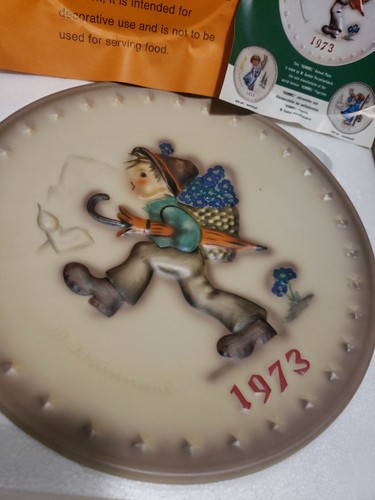 Goebel 1973 M.J. HUMMEL Annual Plate In Bas Relief W. Germany & 1978 members - Picture 2 of 8