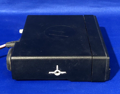 Motorola CM200d AAM01QPC9JC1AN UHF Analog 403-470 MHz 40W w/ Mic PMMN4090 - Picture 7 of 13