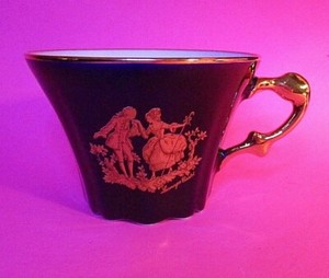 Vintage-Cobalt-Blue-Limoges-Castel-France-22K-Gold-on-Cup-TEA-CUP