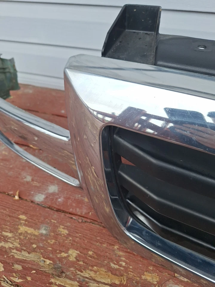 GMC SIERRA 1500 2500 3500 2003-2006 PARACHOQUES DELANTERO PARRILLA OEM 15773418 Foto 4 de 4