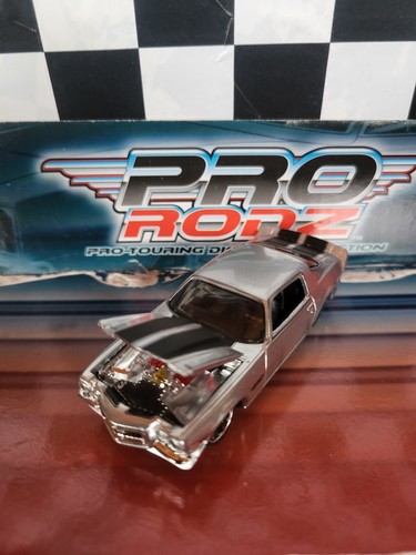 Maisto Pro Rodz, 2- 1971 Chevy Camaro Z/28 Green & Silver Met 1:64 Diecast - Picture 11 of 13