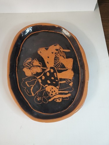 Piatto vintage ceramica funghi terracotta firmato A.W slipware MCM raro - Foto 4 di 7