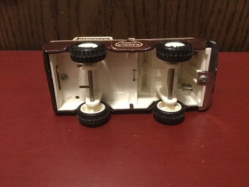 Camión de reparto vintage Buddy L Hershey's Kisses Candy 1982 marrón 4,5" de largo. - Imagen 7 de 7