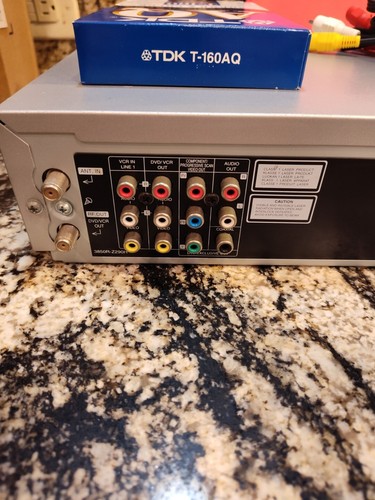 Zenith XBV442 DVD Player / Video Cassette Recorder ("VCR") Combo w/ Remote - Picture 7 of 10