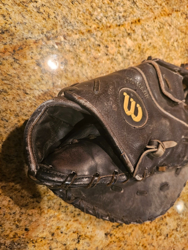 Wilson "The A2800" Black Catching Baseball Glove - Picture 3 of 4
