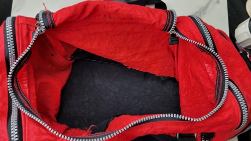 Marlboro Unlimited Duffel Bag Red and Black - Picture 18 of 20