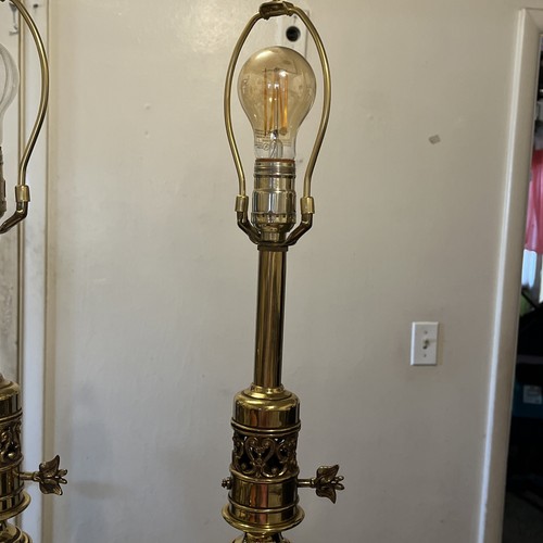 Vintage Beautiful Pair Of Stiffel Brass And White Porcelain Table Lamps - Picture 7 of 12