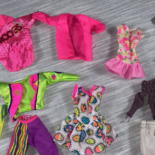 Lotto abbigliamento Barbie vintage anni 70-2000 34 pezzi compresi i Rockers - Foto 8 di 10