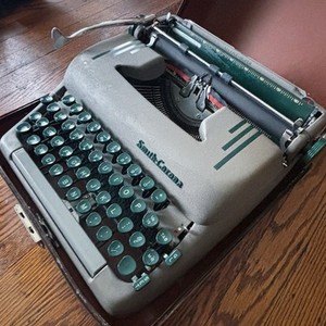 完動品　Smith Corona SILENT-SUPER コロナタイプライター 完動品 Smith Corona SILENT-SUPER コロナタイプライター 1957年