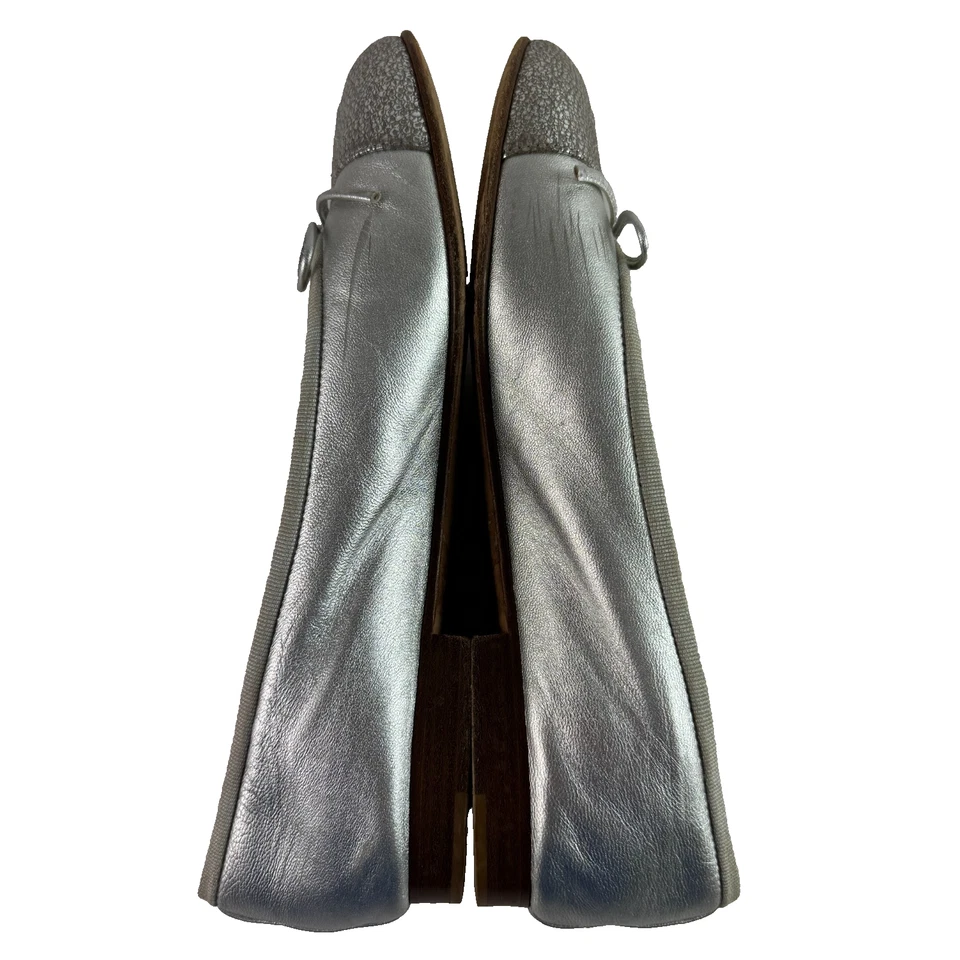 Chanel Metálico Plateado Cuero CC Puntera Bailarina Arco Plano Hecho en Italia 6.5 Foto 2 de 4