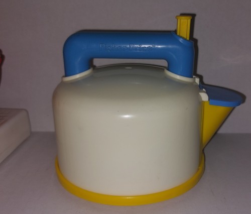 2 Vintage 1987 Fisher-Price Toys Whistling Teapot & Mixer - Picture 4 of 24