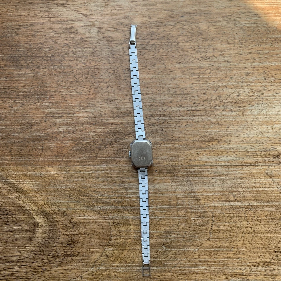 Reloj Mujer Soviético Luch 17 Joyas Vintage Raro URSS Mecánico 17mm Funcionando Foto 3 de 4