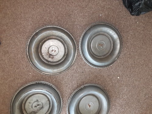 4 Used Cadillac Hubcaps - Picture 11 of 11