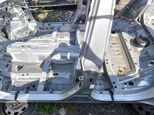 TOYOTA PRIUS W5 Linke metallische Seitenschwellerabdeckung 1.80 2018 31993834