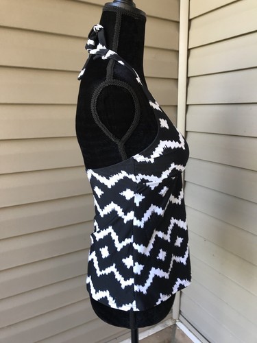 Chaps NWOT Ladies Black/White Geometric Tankini Swim Top; SZ 8. - Picture 4 of 10