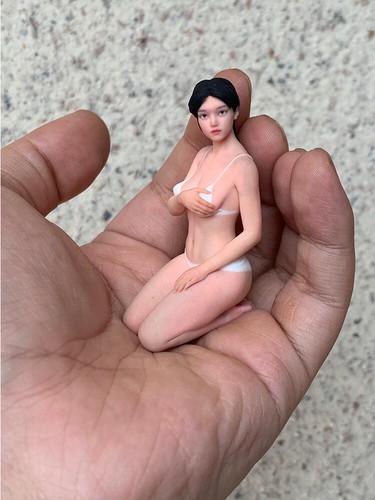 1/16 Miniature Figure Kneeling bikini girl Scene Prop 6.6cm Doll For Cars Toy - Picture 7 of 20