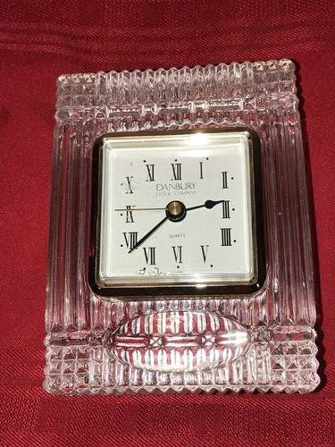 LOVELY CRYSTAL DANBURY VANITY SHELF MANTLE DESK CLOCK 5” X 4” - Picture 6 of 9
