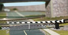 Atlas ~ O Scale ~ Operating Crossing Gate with LED Light ~ 8-1/2 x 3/8" ~ 6948