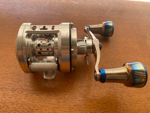 Megabass MonoBlock 100 XR 6.8:1 RH Right Baitcasting Fishing Reel - Picture 3 of 6