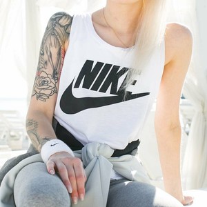 nike sportswear essential tank