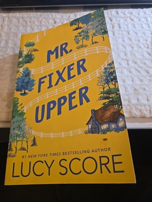 Mr. Fixer Upper by Lucy Score (2023, Trade Paperback)