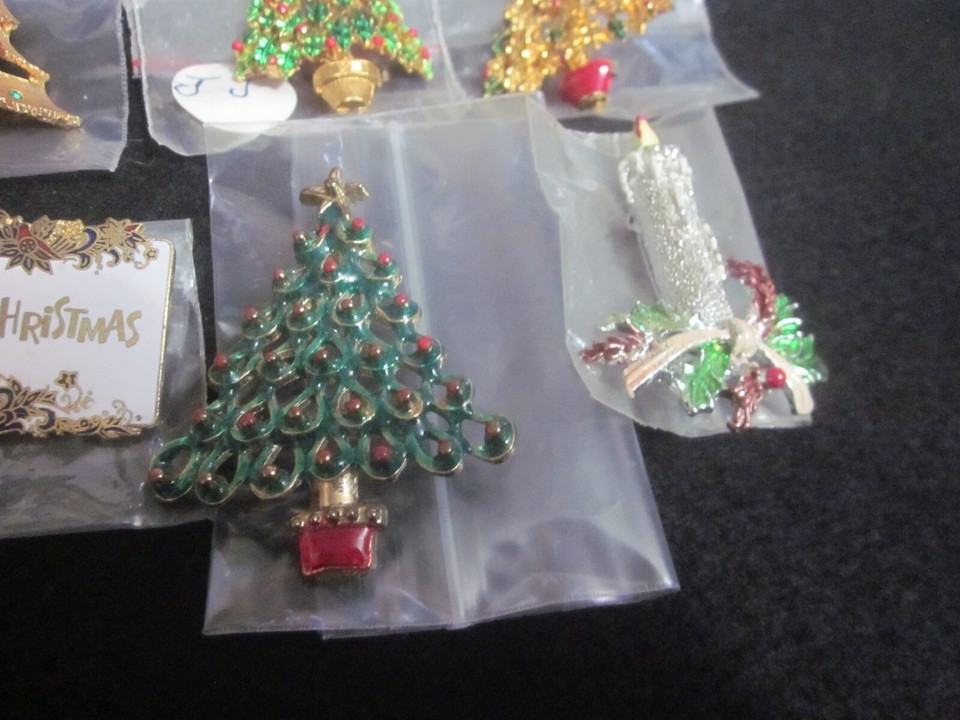 Vintage Enamel Rhinestone Christmas Tree Pin Brooch Designer Jewelry