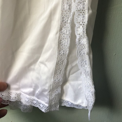Medio deslizamiento vintage blanco con 2 aberturas laterales y ribete de encaje hasta la rodilla - Imagen 4 de 7