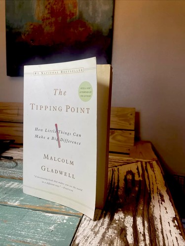 The Tipping Point : How Little Things Can Make a Big Difference by Malcolm... - Picture 5 of 6