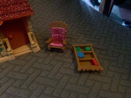 DISNEY ANIMATOR KLEINES BELLE'S HAUS MIT EIN PAAR MÖBELN - Bild 2 von 4