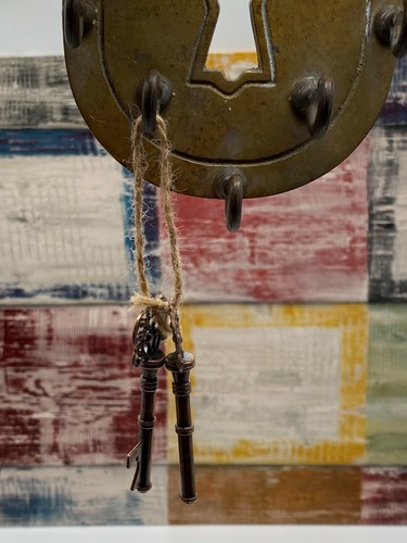 Vintage Solid Brass Key Hanger Padlock Design - Picture 6 of 12