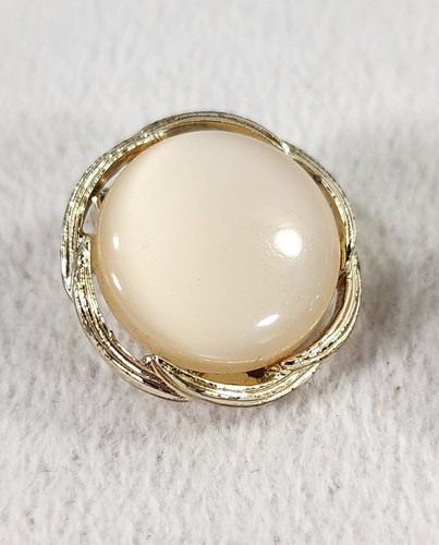 Lisner Clip On Earrings Ivory Color Moon Glow Lucite & Gold Tone Round Vintage - Picture 2 of 6