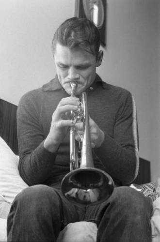 The American Jazz Trumpeter Chesney Henry Chet Baker Sitting - 1961 Venice photo - Photo 1/1