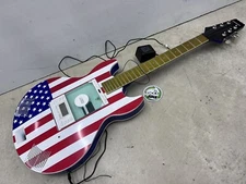 Vtg CROSLEY Radio CD Guitar Shaped American FLAG Model #GT1 2002 Full Size