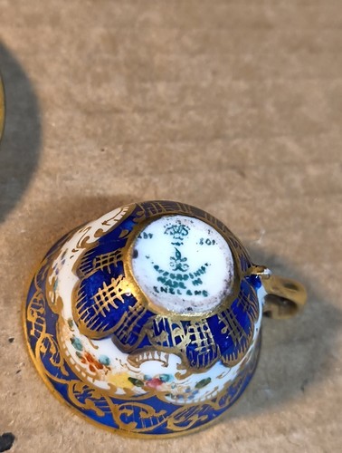 Antigua taza de té y platillo Royal Crown Staffordshire miniatura pintado floral - Imagen 3 de 4