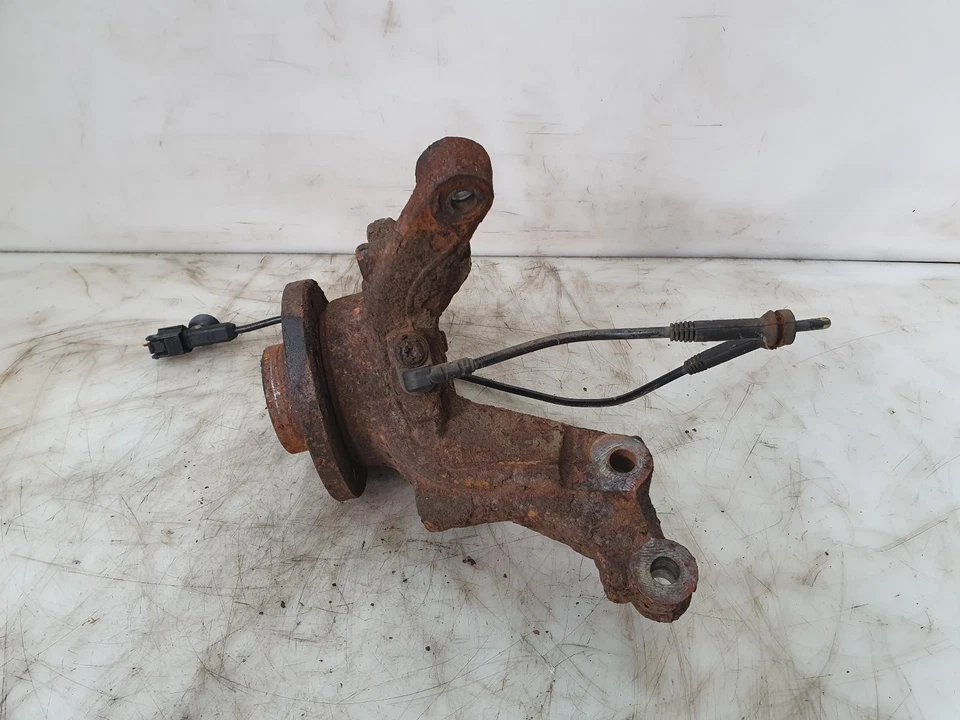 Dacia Sandero Stepway Hub Stub Axle Left Near Side Front 0.9 Petrol 2013 Mk2 - Image 2 of 4