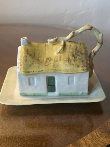 BELLEEK IRELAND COTTAGE CABIN BUTTER/CHEESE DISH MADE IN IRELAND - BEAUTIFUL! - Picture 1 of 15