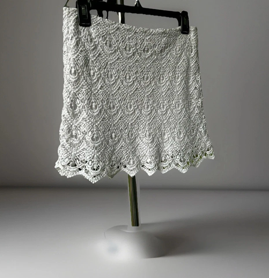 Minifalda para mujer Y2K Forever 21 con ojales florales de encaje blanco coqueta de hadas talla M Foto 2 de 4