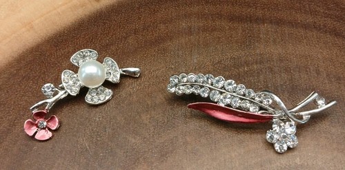 Beautiful Silver Tone Faux Pearl, Faux Diamonds,Flower,Leaf Brooches/Pins - Picture 2 of 12
