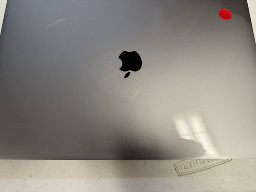 Apple MacBook Pro 16 cali 2019 NAKLEJKA RESZTKI i9-2,4 GHz Intel 32GB / 1 TB