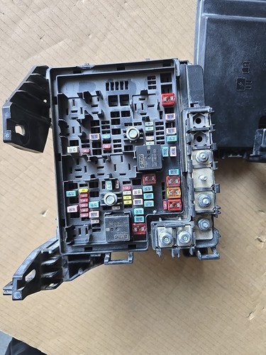 20 23 FORD F-150 F150 2.7 FRONT RIGHT SIDE FUSE BOX RELAY BOX CONTROL MODULE OEM - Picture 4 of 5