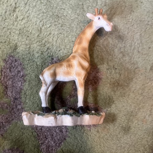 Family Of Giraffes High-Quality Resin with landscape base - Picture 4 of 7