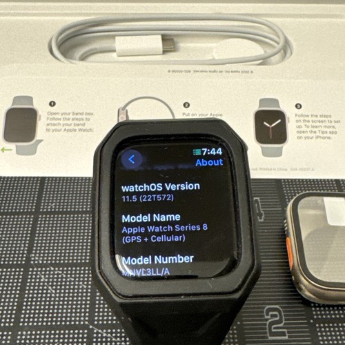 Apple Watch Series 8 (GPS + Cellular) 45mm Smart Watch Aluminum- UAG With Extras - Photo 3 sur 24