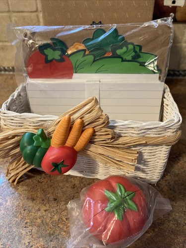 Vintage Avon Recipe File Basket Organizer Vegetable Theme + Tomato Card Holder - 第 1/5 張圖片