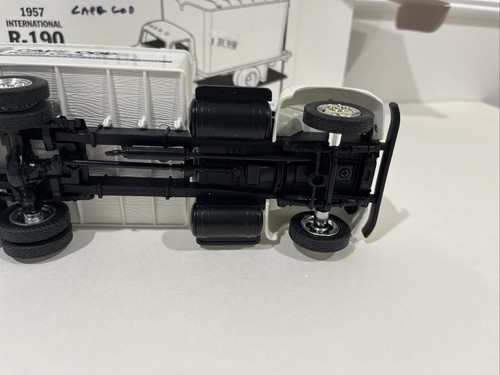 First Gear "Cape Cod Potato Chi" 1957 International R-190 Dry Goods Van 1/34 - Picture 7 of 7